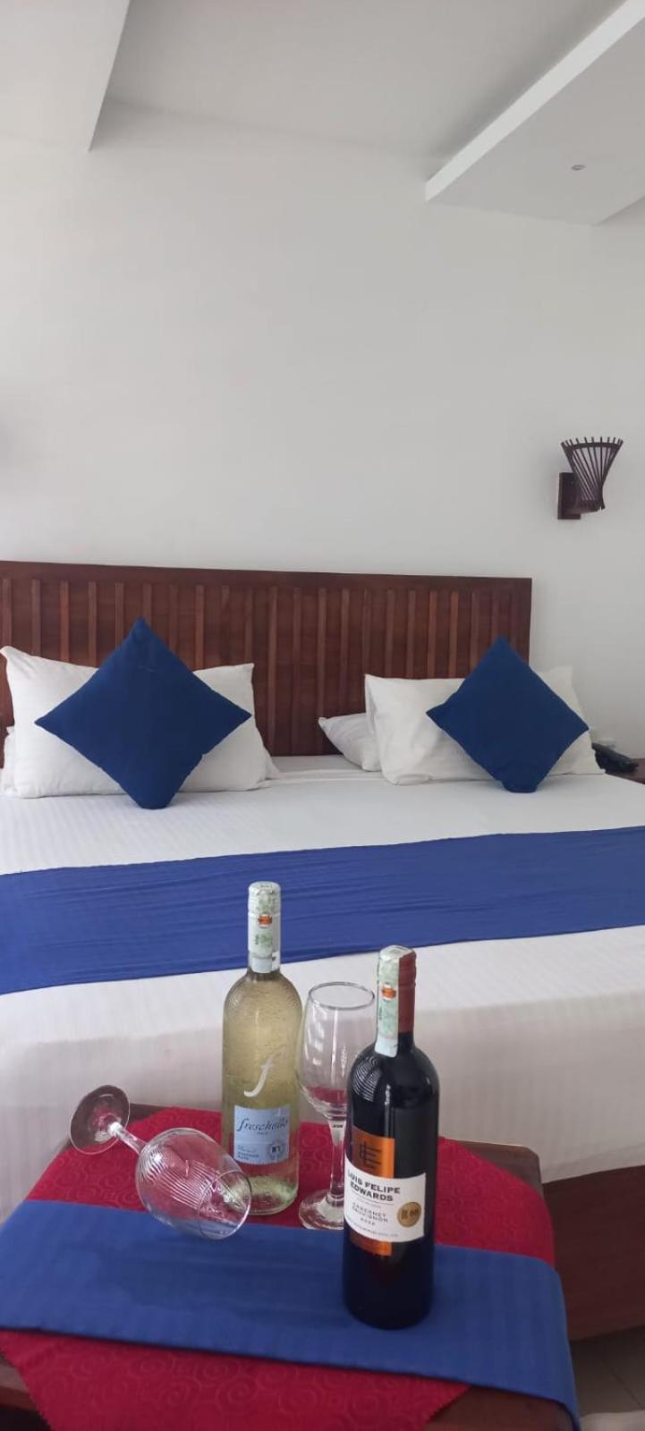 J7 Villaj Resort Trincomalee Eksteriør billede