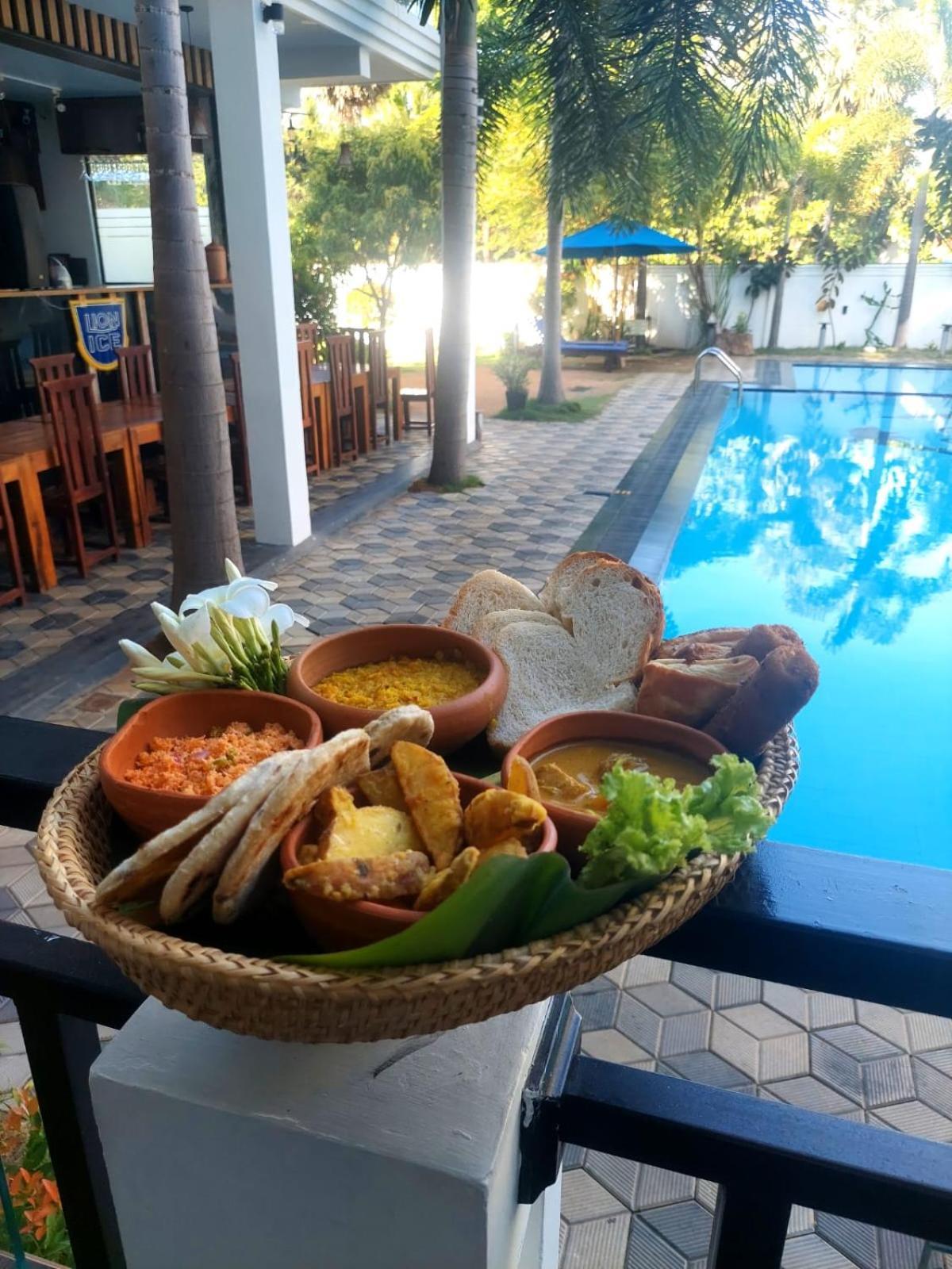 J7 Villaj Resort Trincomalee Eksteriør billede